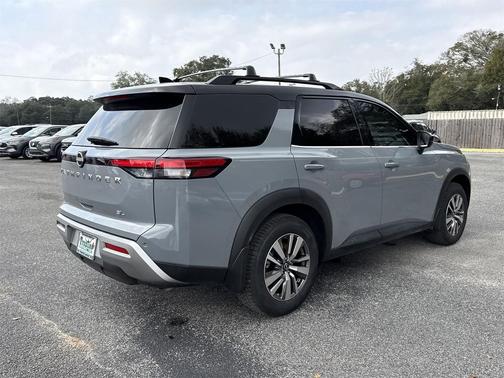 2022 Nissan Pathfinder SL 2WD