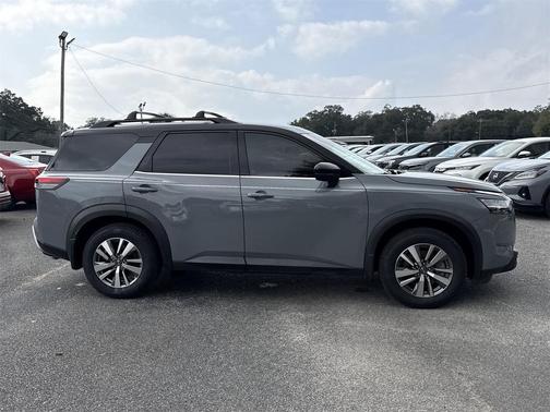 2022 Nissan Pathfinder SL 2WD