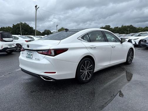 2022 Lexus ES 350 Base