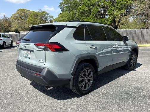 2022 Toyota RAV4 Hybrid XLE Premium