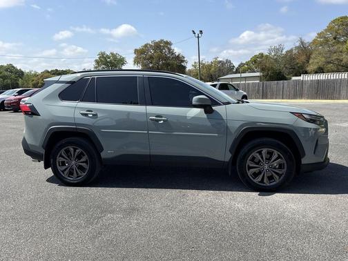 2022 Toyota RAV4 Hybrid XLE Premium