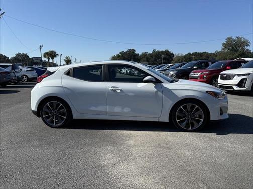 2021 Hyundai Veloster 2
