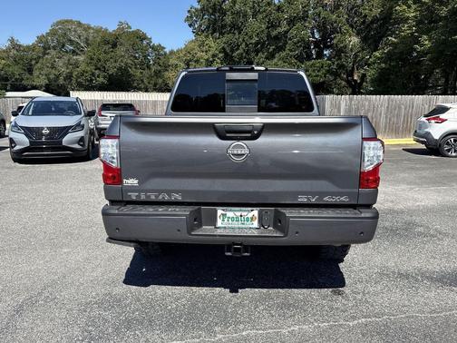 2024 Nissan Titan SV