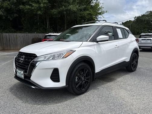 Aspen White Tricoat 2023 Nissan Kicks SV