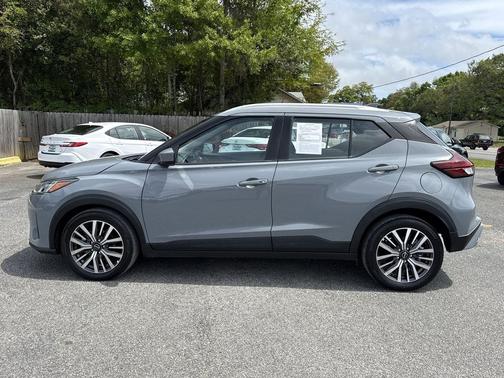 Boulder Gray Pearl 2024 Nissan Kicks SV