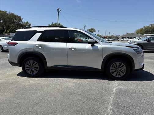 2024 Nissan Pathfinder SV 4WD