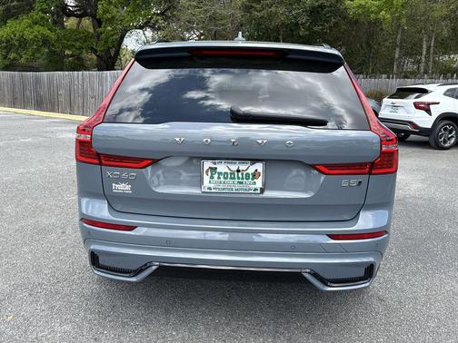 Thunder Grey Metallic 2024 Volvo XC60 B5 Core Dark Theme