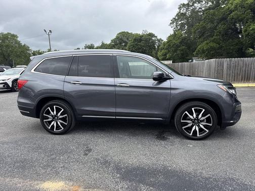 Modern Steel Metallic 2022 Honda Pilot Touring 8-Passenger