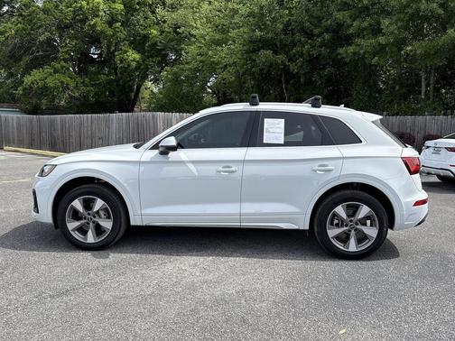 Glacier White Metallic 2023 Audi Q5 40 Premium