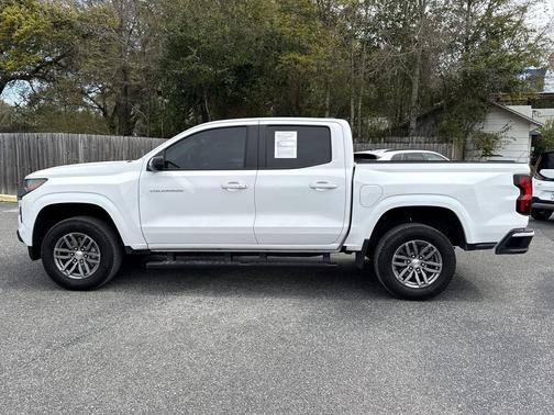 Summit White 2024 Chevrolet Colorado LT