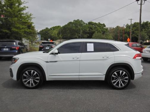 Photo 2 of 35 of 2021 Volkswagen Atlas Cross Sport 3.6L V6 SEL R-Line