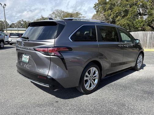 2023 Toyota Sienna Platinum 7 Passenger