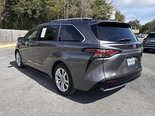 2023 Toyota Sienna Platinum 7 Passenger
