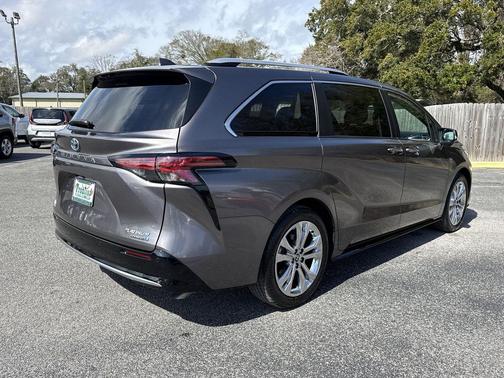 2023 Toyota Sienna Platinum 7 Passenger