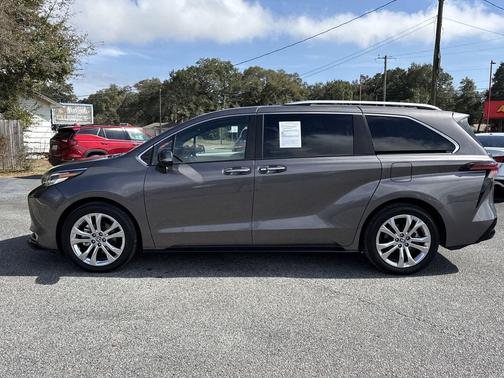 2023 Toyota Sienna Platinum 7 Passenger