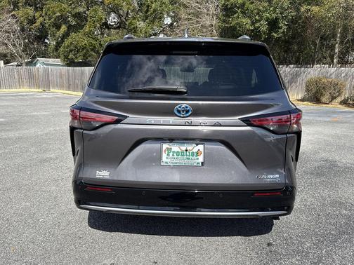 2023 Toyota Sienna Platinum 7 Passenger