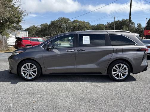 2023 Toyota Sienna Platinum 7 Passenger