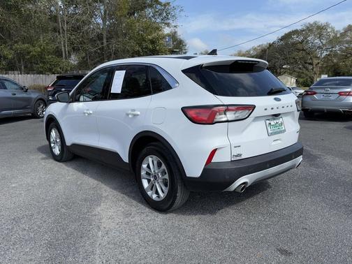 Oxford White 2020 Ford Escape SE