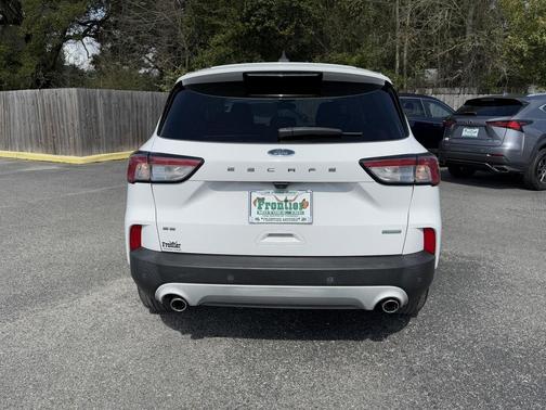 Oxford White 2020 Ford Escape SE