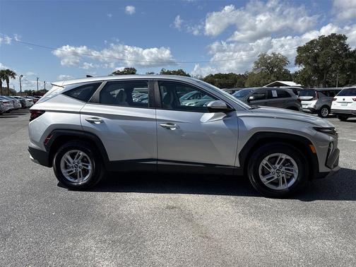 2025 Hyundai TUCSON SE