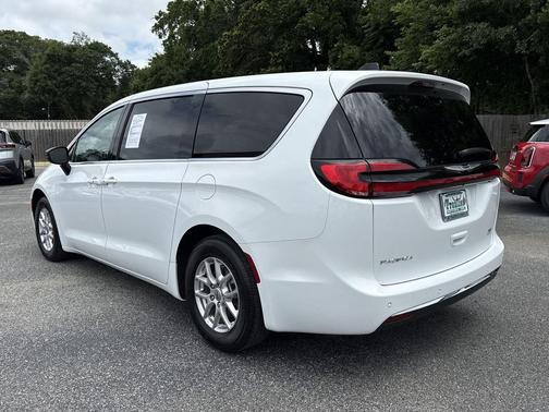 Bright White Clearcoat 2025 Chrysler Pacifica L