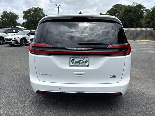 Bright White Clearcoat 2025 Chrysler Pacifica L