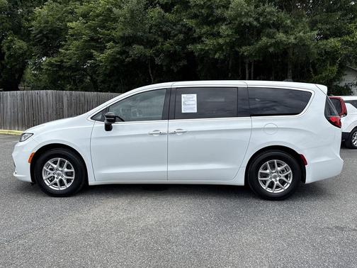 Bright White Clearcoat 2025 Chrysler Pacifica L