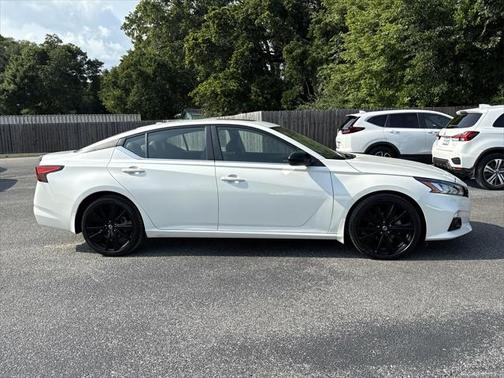 2022 Nissan Altima SR FWD