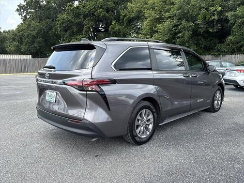 2021 Toyota Sienna XLE 8 Passenger
