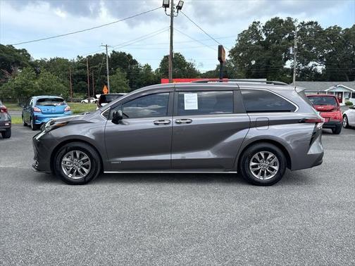 2021 Toyota Sienna XLE 8 Passenger
