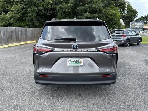 2021 Toyota Sienna XLE 8 Passenger