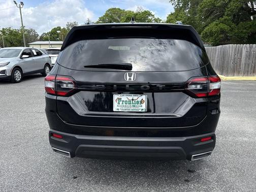 Crystal Black Pearl 2025 Honda Pilot Sport