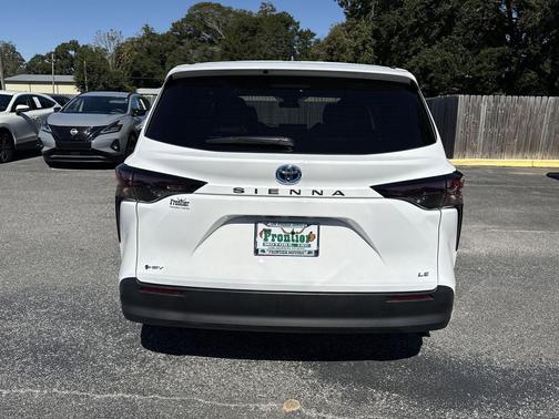 2025 Toyota Sienna LE