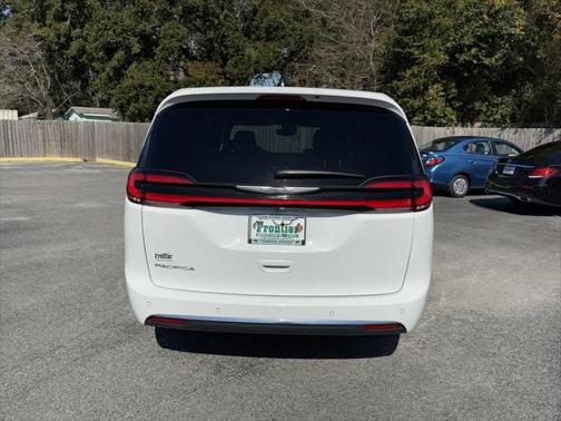 2023 Chrysler Pacifica Touring