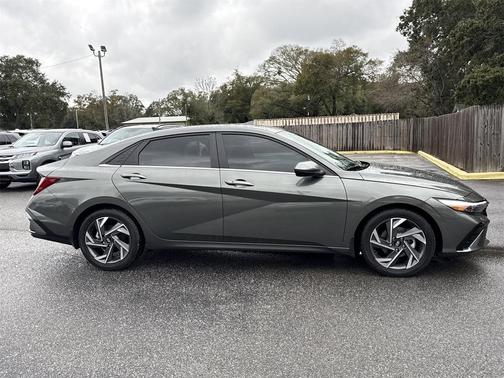 2025 Hyundai ELANTRA SEL