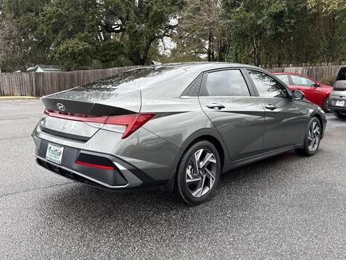 2025 Hyundai ELANTRA SEL