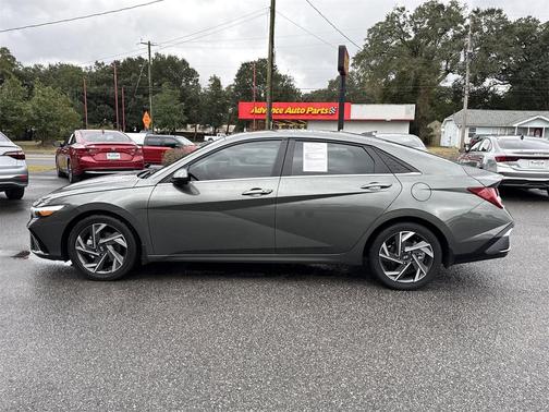 2025 Hyundai ELANTRA SEL