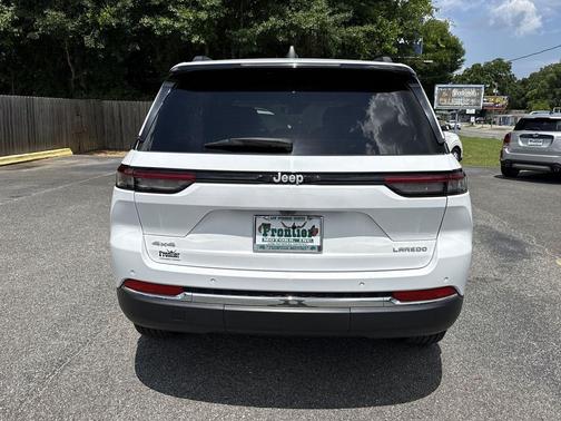 Bright White Clearcoat 2024 Jeep Grand Cherokee Laredo