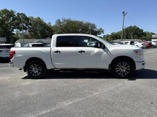 2023 Nissan Titan SV