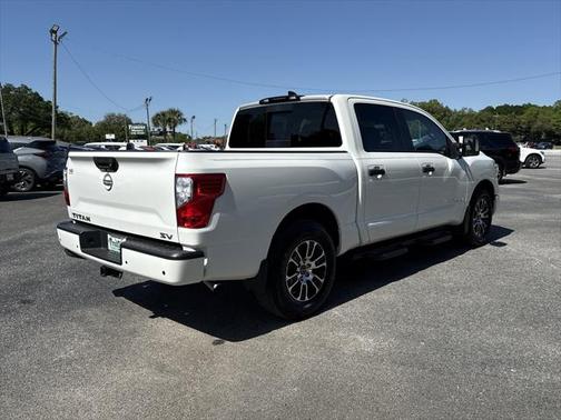 2023 Nissan Titan SV