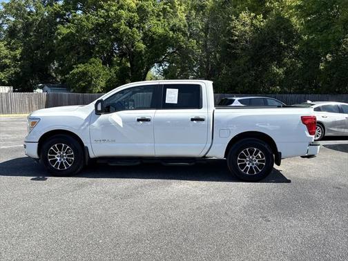 2023 Nissan Titan SV