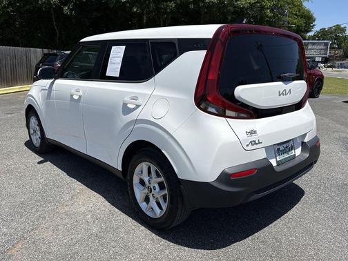 Snow White Pearl 2022 Kia Soul LX