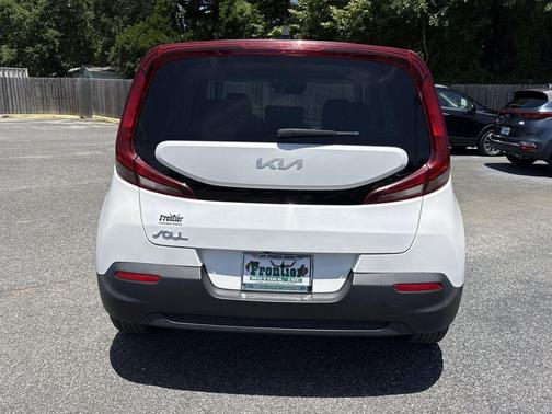 Snow White Pearl 2022 Kia Soul LX