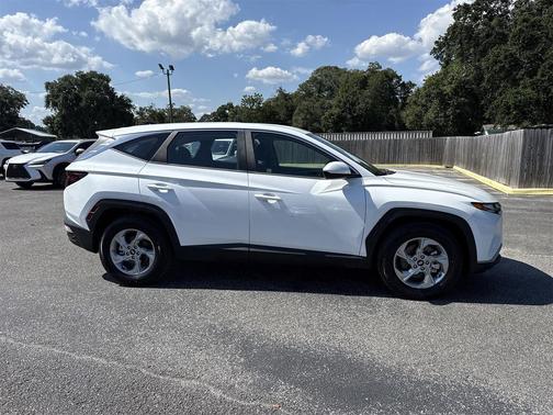 2022 Hyundai TUCSON SE