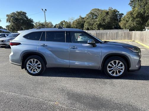 2022 Toyota Highlander Limited