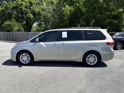 2017 Toyota Sienna XLE