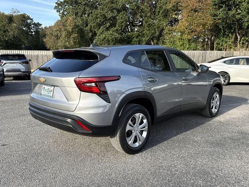 Sterling Gray Metallic 2024 Chevrolet Trax LS