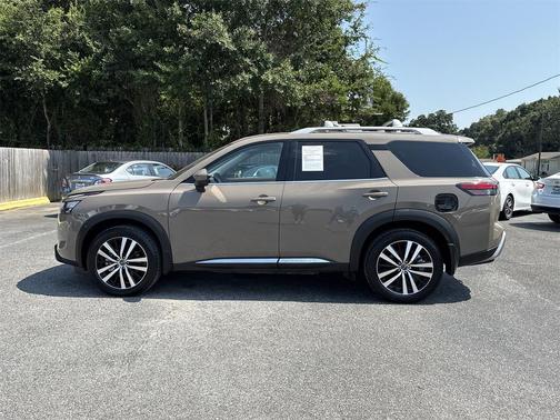 2023 Nissan Pathfinder Platinum FWD