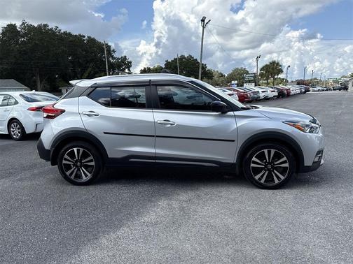 2020 Nissan Kicks SR
