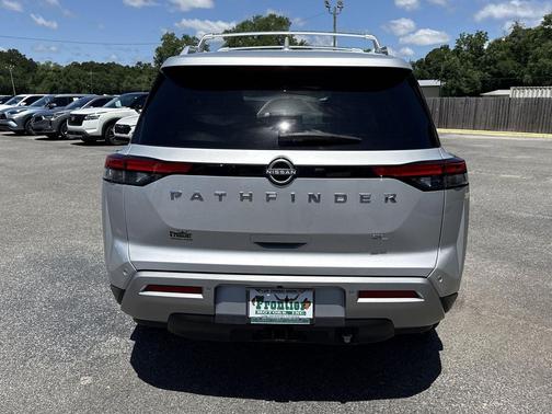Brilliant Silver Metallic 2023 Nissan Pathfinder SL FWD
